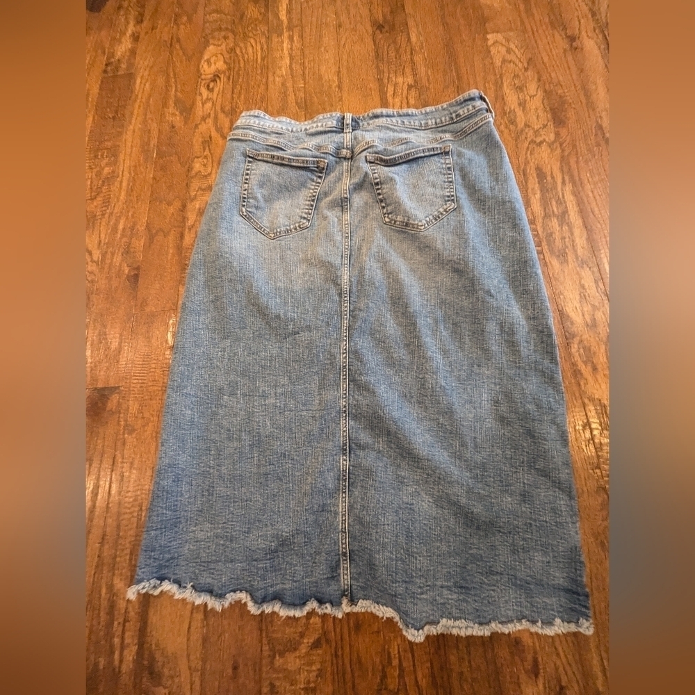 Torrid Midi denim skirt, Light Blue  Size 16, new without tags - Picture 9 of 13